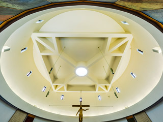 Betonový strop Komunitní centrum Matky Terezy v Praze na Jižním městě