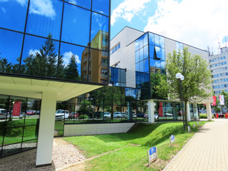 Administrativní centrum Lasselsberger v Plzni, původně stravovací centrum bylo na začátku devadesátých let kompletně přestavěno a opraveno (90. léta)