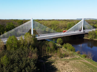 Zavěšený most přes Labe, dálnice D11 (1987)