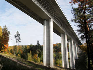 Mosty přes údolí potoků Hrabyňka a Kremlice, Mokré Lazce (2015)